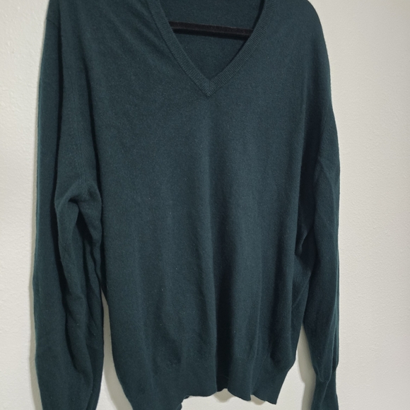 Cashmere 100%. BarrieMen's Classic V-Neck Sweater for Men - Forest Green